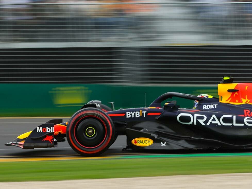 Sergio Perez im Red Bull RB19 im Freitagstraining in Australien 2023