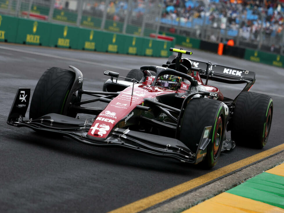 Guanyu Zhou (Alfa Romeo C43) beim Formel-1-Training in Melbourne 2023