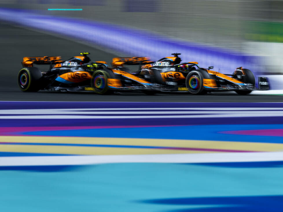 Oscar Piastri und Lando Norris (McLaren MCL60) beim Formel-1-Rennen in Saudi-Arabien 2023