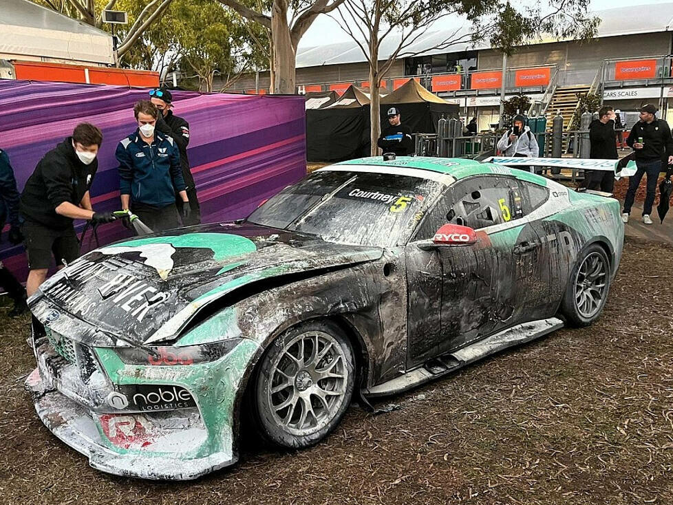 Der ausgebrannte Ford Mustang von James Courtney