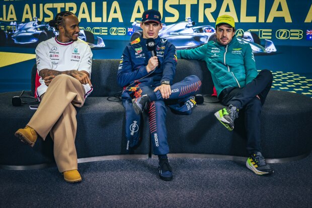Lewis Hamilton Max Verstappen Fernando Alonso Mercedes Mercedes F1Red Bull Red Bull F1Aston Martin Aston Martin F1 ~Lewis Hamilton (Mercedes), Max Verstappen (Red Bull) und Fernando Alonso (Aston Martin) ~ Lewis Hamilton Max Verstappen Fernando Alonso Mercedes Mercedes F1Red Bull Red Bull F1Aston Martin Aston Martin F1 ~Lewis Hamilton (Mercedes), Max Verstappen (Red Bull) und Fernando Alonso (Aston Martin) ~