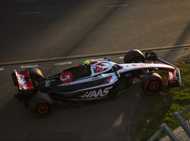 Nico Hülkenberg (Haas) rollte nach der Zieldurchfahrt beim Formel-1-Rennen in Australien 2023 aus Nico Hülkenberg (Haas) rollte nach der Zieldurchfahrt beim Formel-1-Rennen in Australien 2023 aus