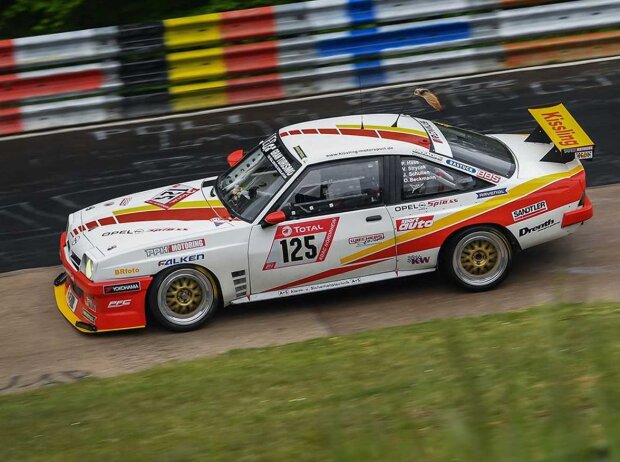 Rennversion des Opel Manta B auf dem Nürburgring Rennversion des Opel Manta B auf dem Nürburgring