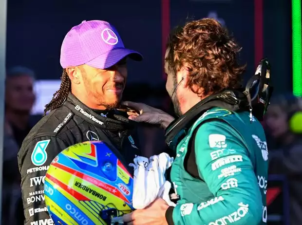 Lewis Hamilton (Mercedes) und Fernando Alonso (Aston Martin) duellierten sich bis zum Schluss um P2 in Melbourne Titel-Bild zur News: Lewis Hamilton (Mercedes) und Fernando Alonso (Aston Martin) duellierten sich bis zum Schluss um P2 in Melbourne