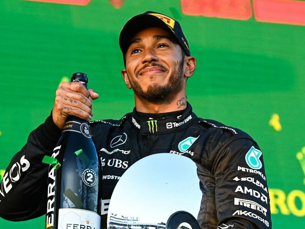 Lewis Hamilton (Mercedes) auf dem Formel-1-Podium 2023 in Melbourne (Australien)