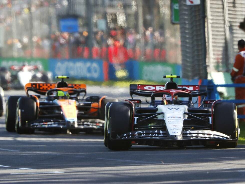 Yuki Tsunoda (AlphaTauri AT04) vor Lando Norris (McLaren MCL60) beim Formel-1-Rennen in Australien 2023