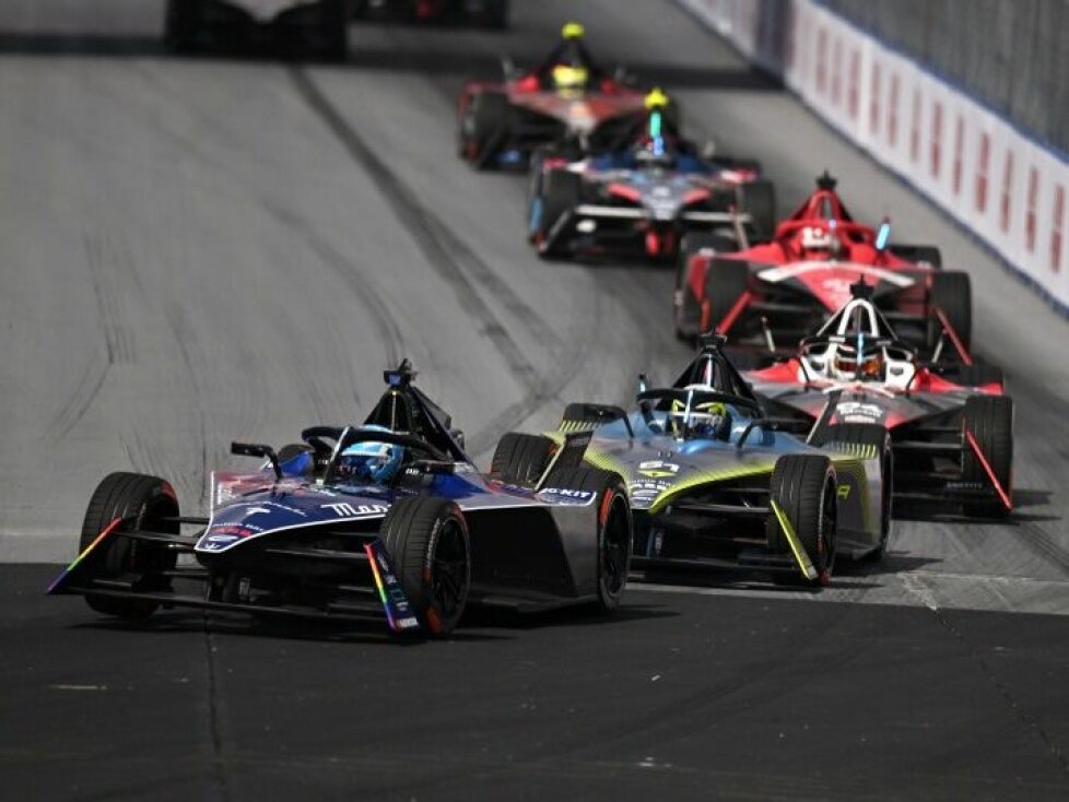 Maximilian Günther (Maserati) vor Nico Müller (Abt-Cupra) beim Formel-E-Rennen in Sao Paulo 2023