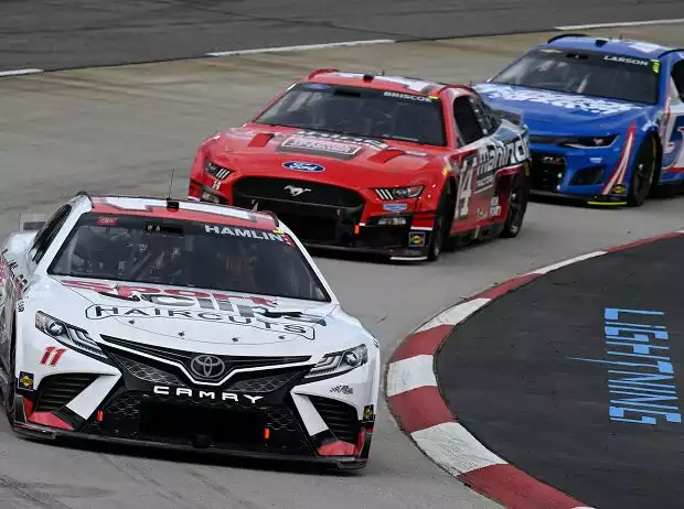 Denny Hamlin, Chase Briscoe, Kyle Larson Titel-Bild zur News: Denny Hamlin, Chase Briscoe, Kyle Larson