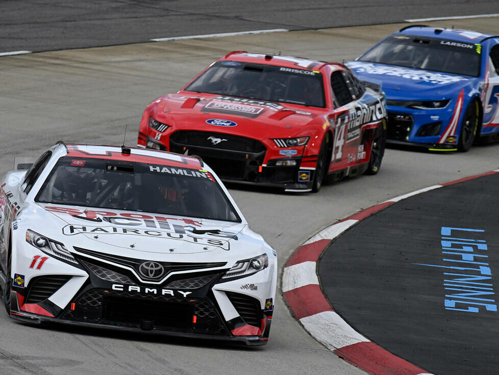 Denny Hamlin, Chase Briscoe, Kyle Larson