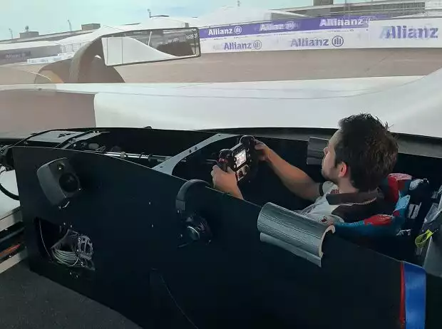 Redakteur Norman Fischer im Formel-E-Simulator bei Abt in Kempten Titel-Bild zur News: Redakteur Norman Fischer im Formel-E-Simulator bei Abt in Kempten