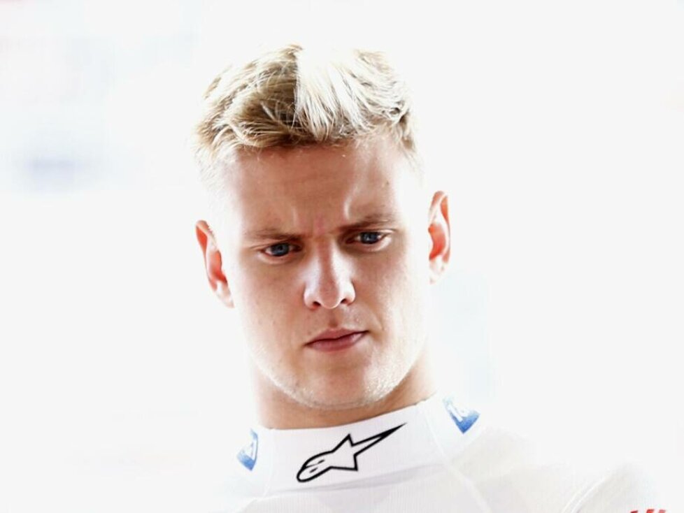 Mick Schumacher als Haas-Fahrer in der Formel-1-Saison 2022 mit nachdenklicher Miene