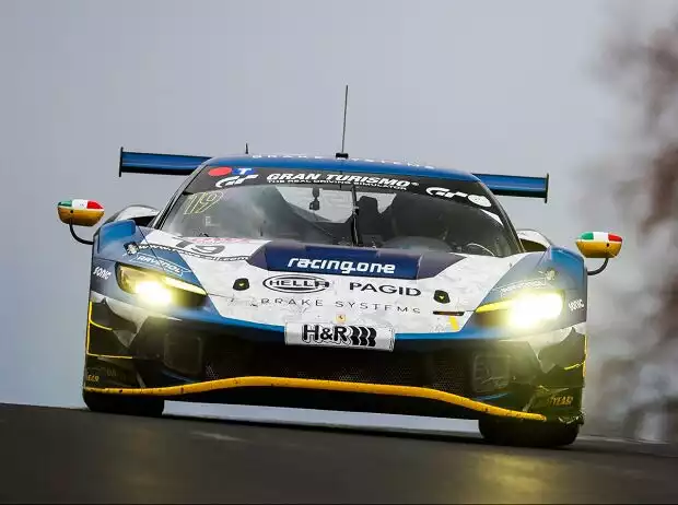 Der blau-weiße Ferrari landete den ersten Klassensieg des 296 GT3 weltweit Titel-Bild zur News: Der blau-weiße Ferrari landete den ersten Klassensieg des 296 GT3 weltweit