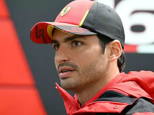 Carlos Sainz (Ferrari) vor dem Formel-1-Rennen in Australien 2023 Titel-Bild zur News: Carlos Sainz (Ferrari) vor dem Formel-1-Rennen in Australien 2023