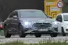 Bild zum Inhalt: Neue Mercedes E-Klasse (2024) fast ungetarnt gesichtet