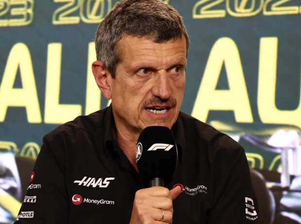 Titel-Bild zur News: Haas-Teamchef Günther Steiner bei einer Pressekonferenz