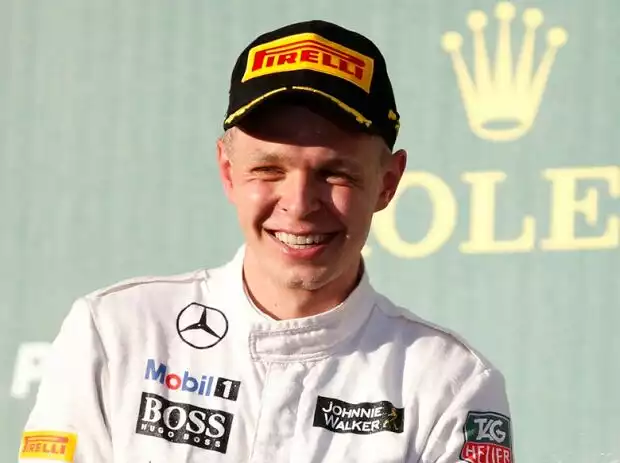 Kevin Magnussen auf dem Formel-1-Podium 2014 in Melbourne Titel-Bild zur News: Kevin Magnussen auf dem Formel-1-Podium 2014 in Melbourne