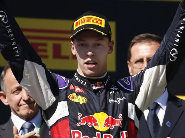 Titel-Bild zur News: Daniil Kwjat auf dem Formel-1-Podium 2015 in Ungarn