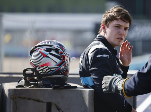 Titel-Bild zur News: Dan Ticktum (NIO) nach seinem Unfall beim Formel-E-Rennen in Berlin 2023