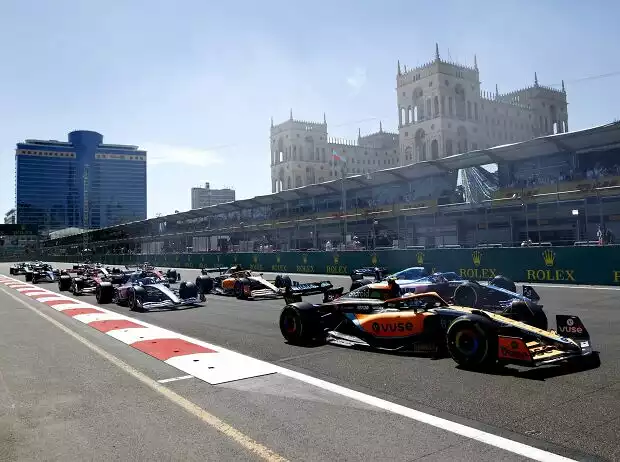 Startphase beim Grand Prix von Aserbaidschan 2022 der Formel 1 Titel-Bild zur News: Startphase beim Grand Prix von Aserbaidschan 2022 der Formel 1