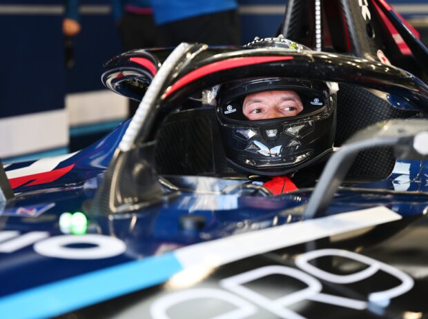 Titel-Bild zur News: Daniil Kwjat (NIO) beim Rookietest der Formel E in Berlin 2023