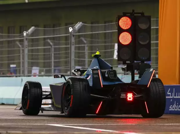 Titel-Bild zur News: Robin Firjns (Abt-Cupra) beim Formel-E-Event in Berlin 2023