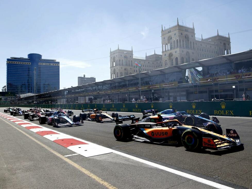 Startphase beim Grand Prix von Aserbaidschan 2022 der Formel 1