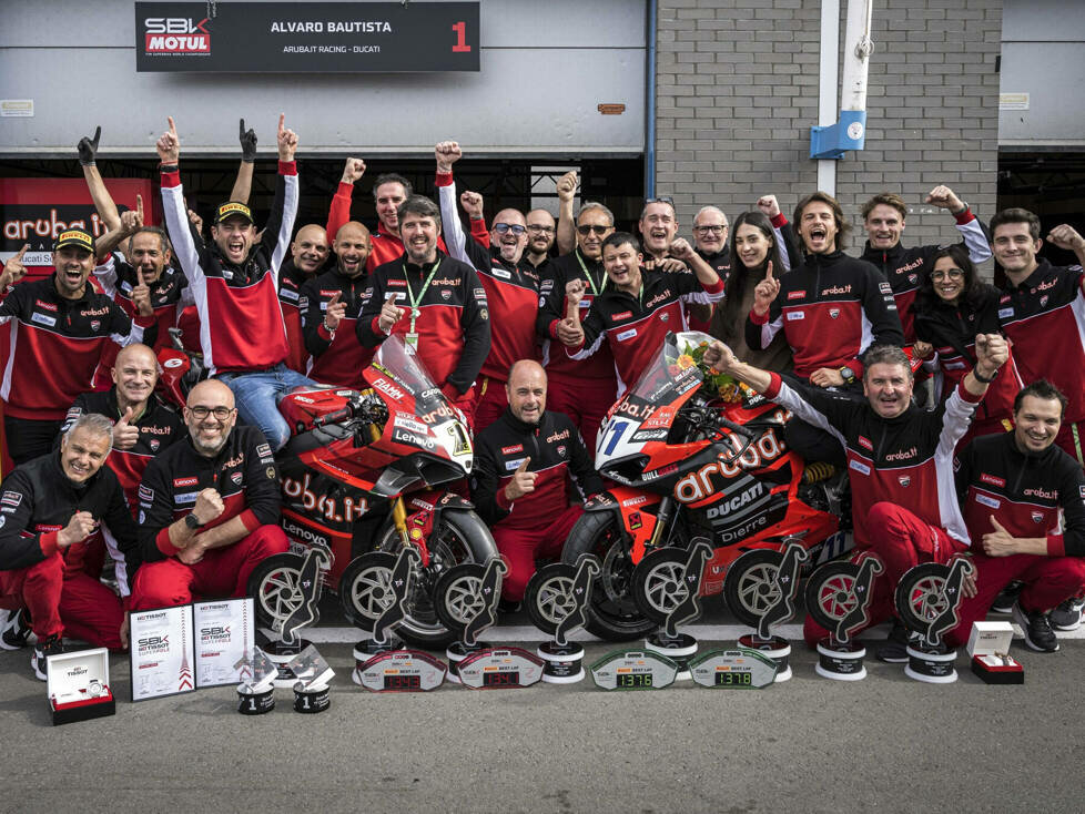 400. WSBK-Sieg für Ducati: Alvaro Bautista, Michael Ruben Rinaldi und Crew