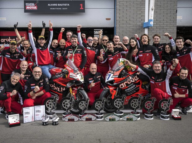 400. WSBK-Sieg für Ducati: Alvaro Bautista, Michael Ruben Rinaldi und Crew 400. WSBK-Sieg für Ducati: Alvaro Bautista, Michael Ruben Rinaldi und Crew