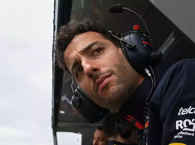 Daniel Ricciardo an der Red-Bull-Boxenmauer Titel-Bild zur News: Daniel Ricciardo an der Red-Bull-Boxenmauer