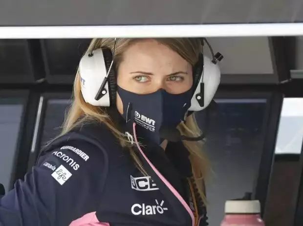 Bernadette Collins am Kommandostand von Racing Point Titel-Bild zur News: Bernadette Collins am Kommandostand von Racing Point