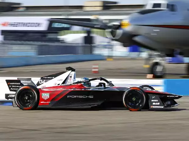 David Beckmann im Porsche beim Rookie-Test der Formel E in Berlin 2023 Titel-Bild zur News: David Beckmann im Porsche beim Rookie-Test der Formel E in Berlin 2023