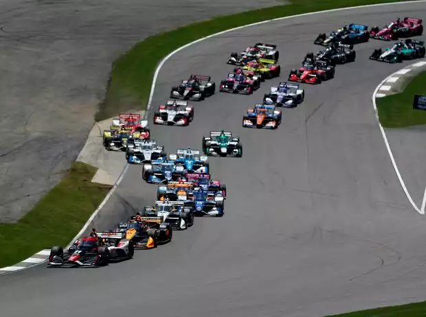 Start zum IndyCar-Rennen im Barber Motorsports Park in Birmingham 2022: Rinus VeeKay (Carpenter-Chevrolet) führt Titel-Bild zur News: Start zum IndyCar-Rennen im Barber Motorsports Park in Birmingham 2022: Rinus VeeKay (Carpenter-Chevrolet) führt