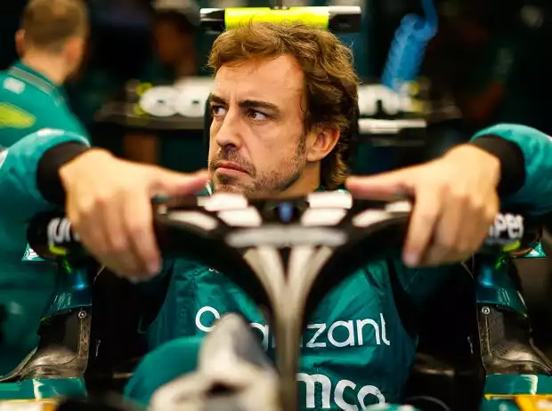 Fernando Alonso (Aston Martin) vor dem Formel-1-Rennen in Aserbaidschan 2023 Titel-Bild zur News: Fernando Alonso (Aston Martin) vor dem Formel-1-Rennen in Aserbaidschan 2023