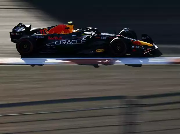 Sergio Perez (Red Bull RB19) beim Qualifying zum Formel-1-Rennen in Aserbaidschan 2023 Titel-Bild zur News: Sergio Perez (Red Bull RB19) beim Qualifying zum Formel-1-Rennen in Aserbaidschan 2023