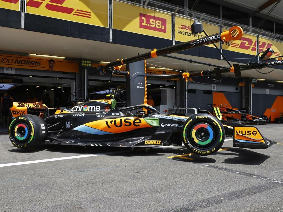 Der McLaren MCL60 von Lando Norris in der Formel-1-Boxengasse in Baku 2023