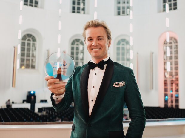 Titel-Bild zur News: Nico Rosberg erhält in der Frankfurter Paulskirche den Wertepreis 2023
