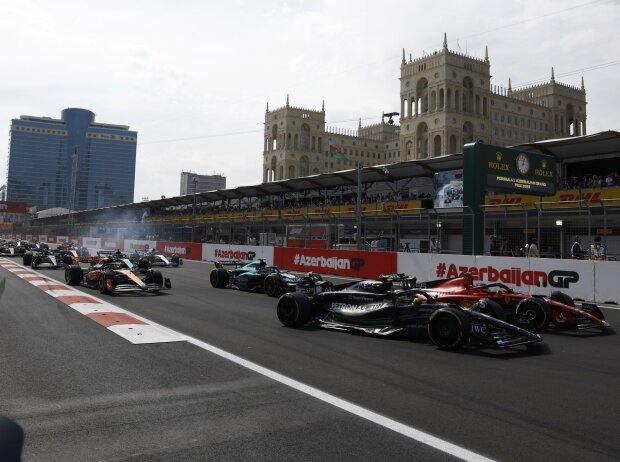 Titel-Bild zur News: Die Startphase beim Formel-1-Rennen 2023 in Baku