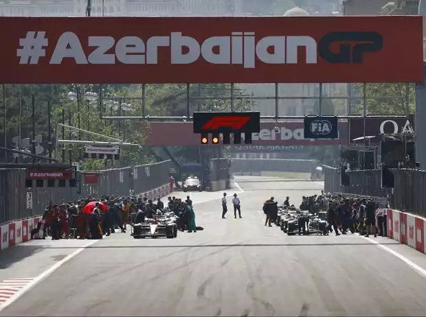 Charles Leclerc, Max Verstappen Titel-Bild zur News: Charles Leclerc, Max Verstappen