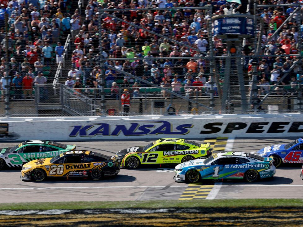 NASCAR-Action auf dem Kansas Speedway in Kansas City