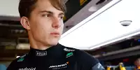 Oscar Piastri vor seinem Trainingseinsatz in Miami 2023 in der McLaren-Box