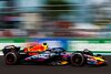 Bild zum Inhalt: F1-Freitagstraining: Leclerc crasht, Verstappen fängt Mercedes ab