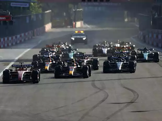Start zum Formel-1-Sprintrennen in Baku 2023 Titel-Bild zur News: Start zum Formel-1-Sprintrennen in Baku 2023