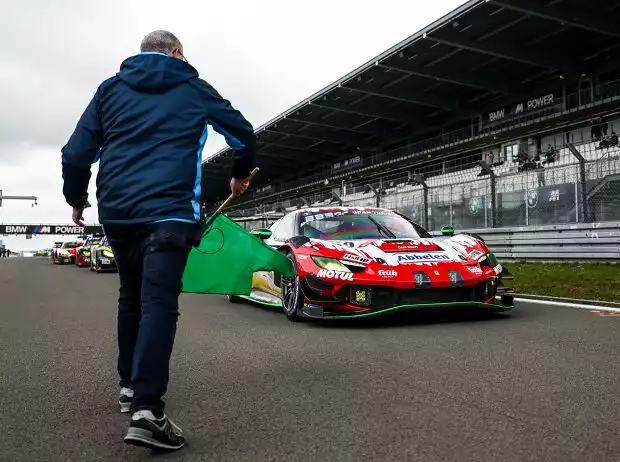 Start zum Top-Qualifying auf dem Nürburgring Titel-Bild zur News: Start zum Top-Qualifying auf dem Nürburgring