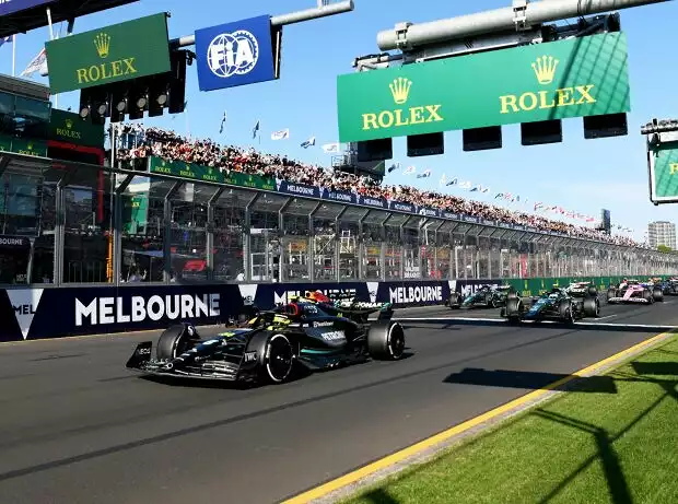 Restart-Szene vom Australien-Grand-Prix 2023 in Melbourne Titel-Bild zur News: Restart-Szene vom Australien-Grand-Prix 2023 in Melbourne
