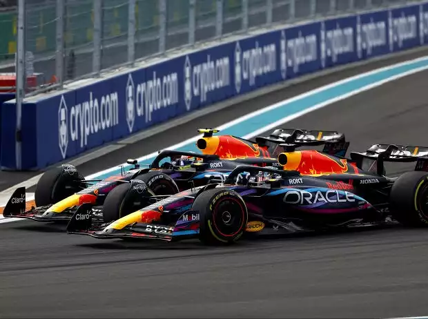 Titel-Bild zur News: Max Verstappen und Sergio Perez (Red Bull RB19) kämpfen um den Sieg beim Formel-1-Rennen in Miami 2023