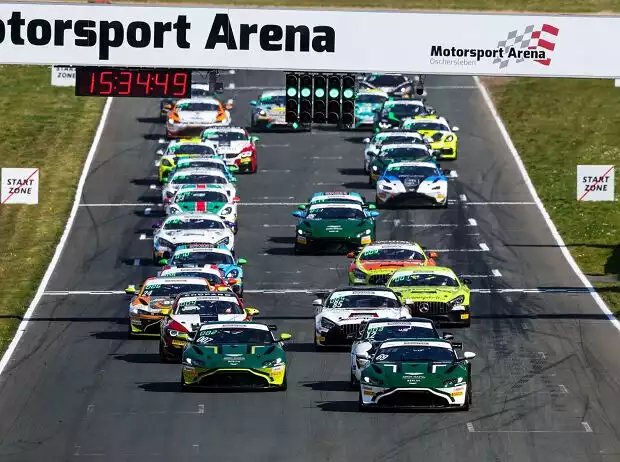 Start frei für die ADAC GT4 Germany in der Motorsport Arena Oschersleben Titel-Bild zur News: Start frei für die ADAC GT4 Germany in der Motorsport Arena Oschersleben