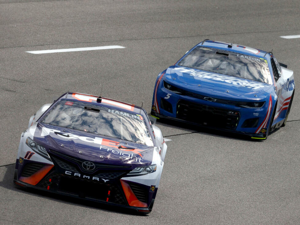 Denny Hamlin, Kyle Larson