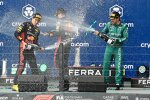 Sergio Perez (Red Bull), Max Verstappen (Red Bull) und Fernando Alonso (Aston Martin) 