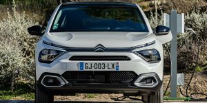 Citroën e-C4 und e-C4 X erhalten neuen 115-kW-Antrieb