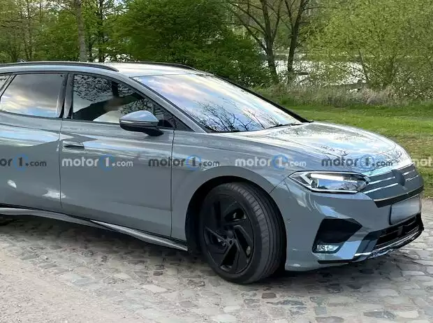Volkswagen ID.7 Variant (2025) als Erlkönig Titel-Bild zur News: Volkswagen ID.7 Variant (2025) als Erlkönig